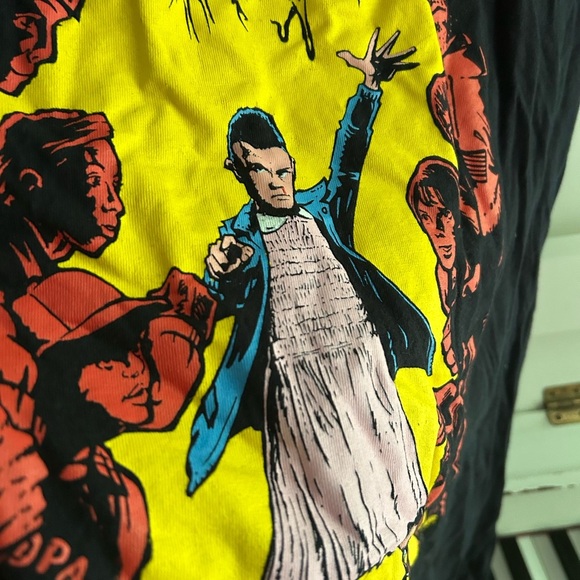 Stranger Things Black Graphic T-Shirt with Yellow and Red Design XL - Picture 2 of 13